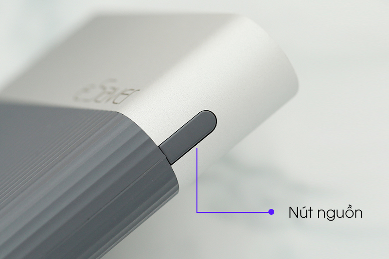 Nút bấm của pin sạc dự phòng Polymer 10.000 mAh Lightning eSaver PJ JP188 Xám